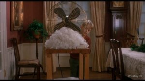 Один дома.Кевин расставляет ловушки.