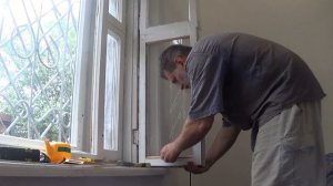 Вставить оконное стекло