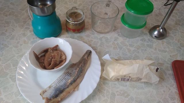 Разделываю селёдку и делаю селёдочное масло. Вкуснотища!!!
