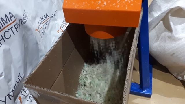 Дробилка дробление поролона МИ-500Р измельчение на калибровочной сетка 15 мм смотреть онлайн