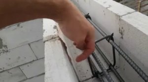 Кладка газобетона под армопояс. U  блок vs перегородочный