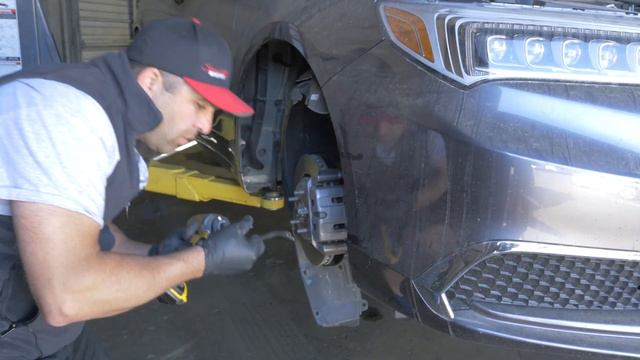 How to Remove a Passenger Fender Liner - 2019 Acura TLX смотреть онлайн