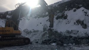 Дробление негабарита на карьере ОАО "Ураласбест"