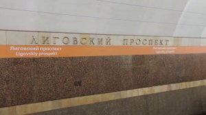 Спускаюсь в метро и снимаю поезда