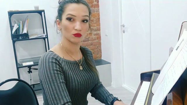 Как петь в ноту? Попасть в ноты. Интонирование. Яна Заиченко смотреть онлайн