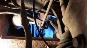 Замена стойки стабилизатора Peugeot 408