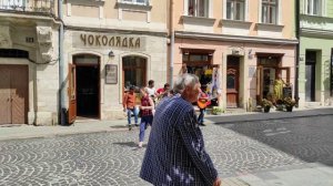 Цыгане поют во Львове Ой, у лузі червона калина. Очень душевно