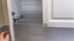 Кухня неоклассика с крашенными фасадами RAL1013