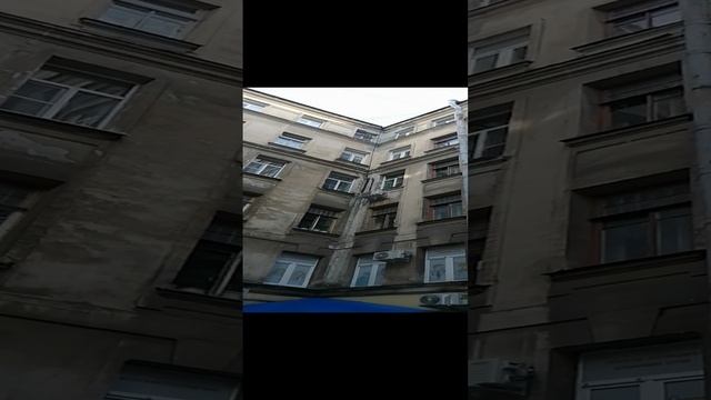Петроградка. Во дворе. Каменноостровский ,16