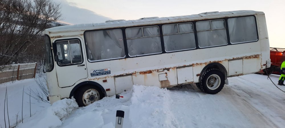 Автоинспекторы оказали помощь участникам дорожного движения, попавшим в нештатную дорожную ситуацию