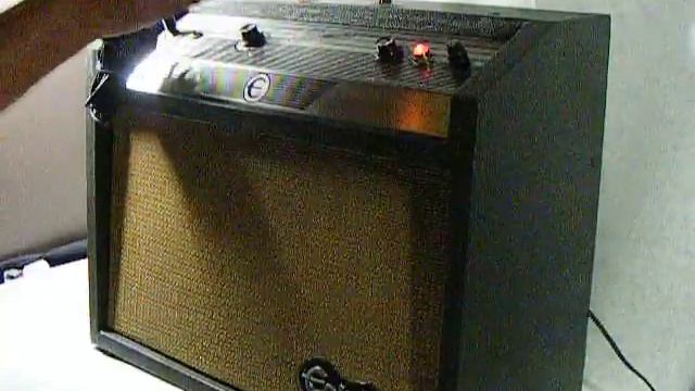 Vintage Epiphone Pacemaker Amp смотреть онлайн