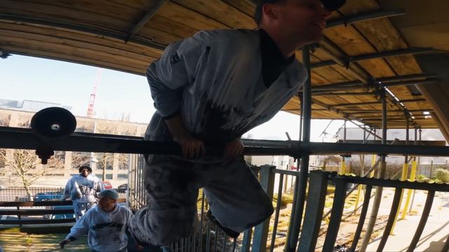 ANTI CLIMB PAINT vs PARKOUR - Does it work?! 🇬🇧 смотреть онлайн