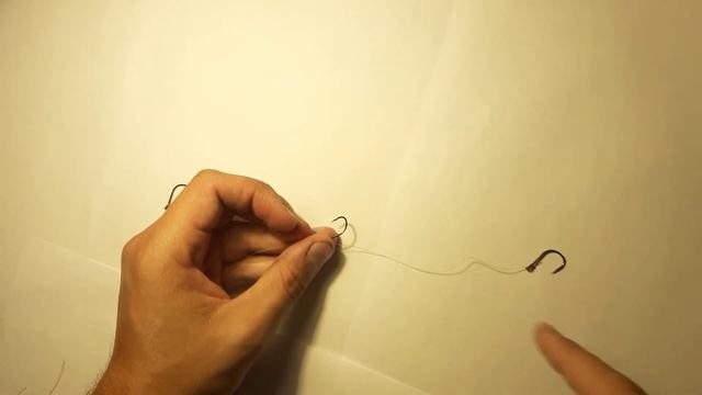 Как привязать 2 крючка на одной леске без узлов. Просто и быстро за 4 минуты смотреть онлайн