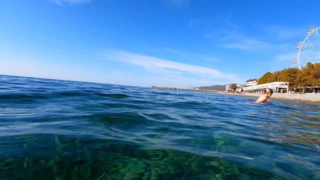 ЛАЗАРЕВСКОЕ СЕГОДНЯ ?СОЧИ. Опять купаюсь в море и не я один! 25.10.2020г. Море чистое ,но свежее))! смотреть онлайн