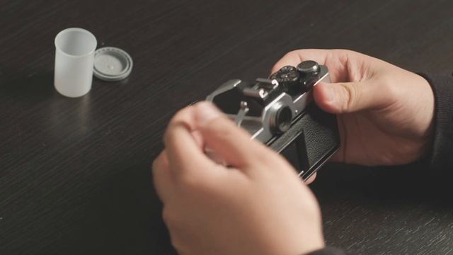 How to unload film: Nikon FM2