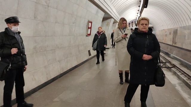 Станция метро Чеховская. Писательская сестра станции Пушкинской и станции Горького. #metro #Moscow смотреть онлайн