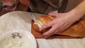 Фаршированный батон с сыром колбасой и балыком,в духовке.