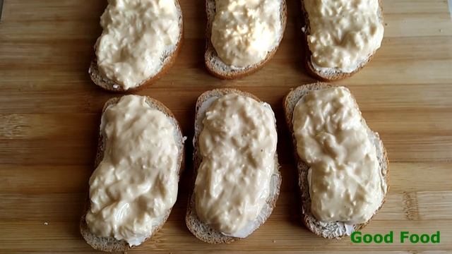 ХЛЕБЦЫ  СЫРНЫЕ.  МНОГО СЫРА НЕ БЫВАЕТ. 15 минут и завтрак готов.