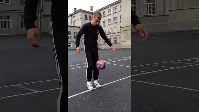 Чеканка мяча.  Как научится чеканить ?Road To Footbol Freestyle