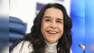 В 66 открывает декольте и с восторгом говорит о России: где сейчас «Рабыня Изаура» Луселия Сантос?