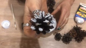 DIY | Как сделать снежные шишки | Чем заменить искусственный снег |Шишки в снегу