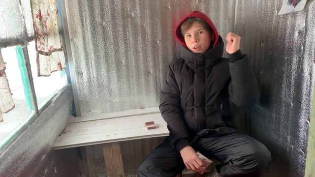 КАК ШКОЛЬНИК ВЫЖИВАЕТ ЗИМОЙ В САМОДЕЛЬНОМ ДОМЕ?! #39 смотреть онлайн