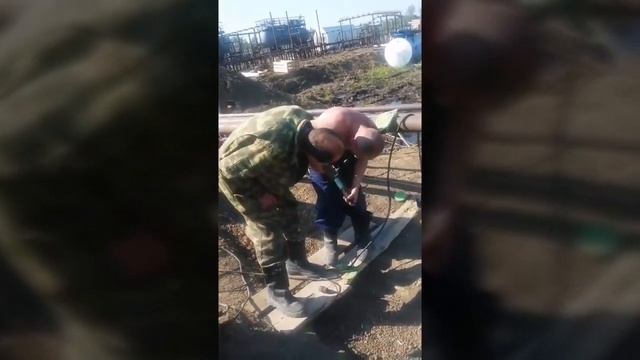 как не надо работать с болгаркой? 1 часть
