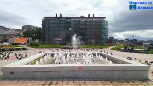 Фонтан на площади Мира города Холмск