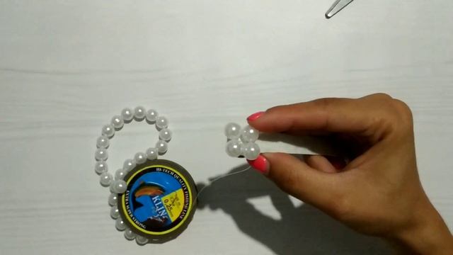 Как сделать заколку из жемчуга. Жемчужная заколка своими руками. Заколка с бусин.Трэндовое украшени смотреть онлайн