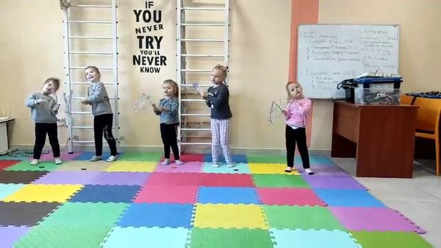 Новорічний танок для дітей 3 років смотреть онлайн