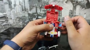 Transformers War for Cybertron trilogy: Siege Classics Animation Optimus Prime - review.