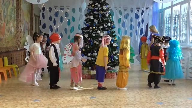 Вход на новогодний утренник "Это Новый год" смотреть онлайн