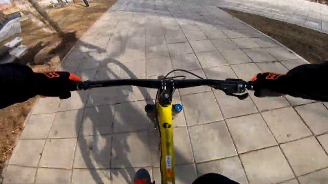 ПОКАТУШКИ НА ТРАССЕ ДЛЯ МОТОКРОССА. ПОТЕРЯЛ КЕЙС ОТ AirPods Pro смотреть онлайн