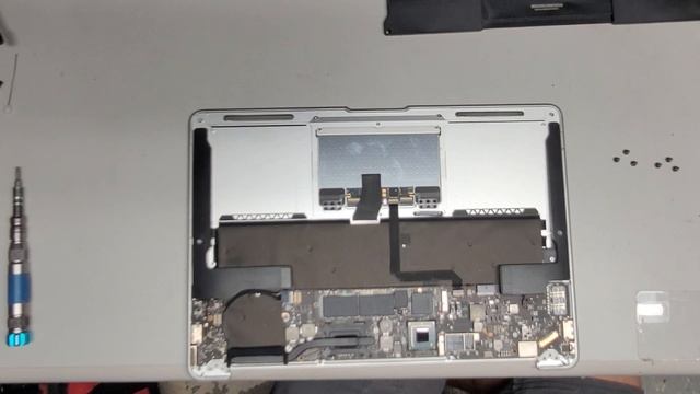 13" inch MacBook Air Mid 2011 A1369 Disassembly Battery LCD Screen Replacement Repair смотреть онлайн