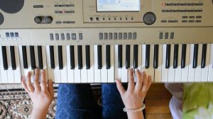 Урок №6. ДДТ Осенняя. Самоучитель игры на синтезаторе.