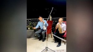 OGABEK SOBIROV TO'YLAR MUBORAKNI SINDIRIB KUYLADI