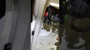 Как снять обшивку багажника и фары в крышке багажника Ауди А5, А4