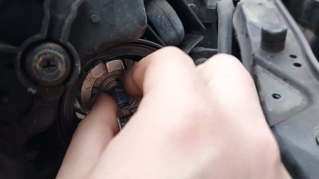 Kia Soul 2012 Headlight Bulb replacement смотреть онлайн