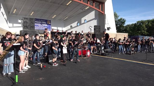 Seneca River Days 2022 B’ville Bees Pep Band Song: ? ? with Sony FDR AX700 4k 6/10/2022 смотреть онлайн
