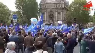 Протесты в Париже против ареста сотрудника полиции / LIVE 02.05.22