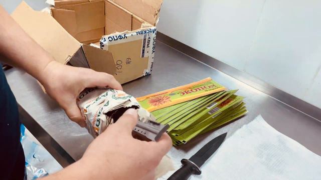 Агробиопром распаковка посылки.  Полоски от Варроатоза и летковые заградители.