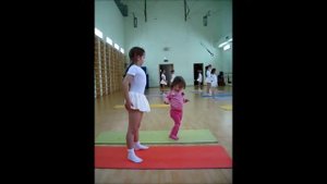 На гимнастику с сестрёнкой