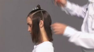 Стрижка слоями на волосах средней длины - видео-урок