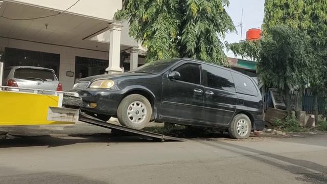 KIA Carnival 2000 AT смотреть онлайн