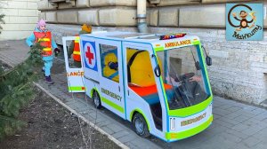 Дети и Машина. Диана и Даня играют в скорую помощь. Манкиту