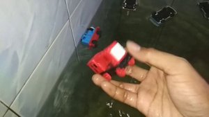 Disney Pixar Cars Thomas and friends Falling into deep pool: Lightning McQueen, Thomas, Toys