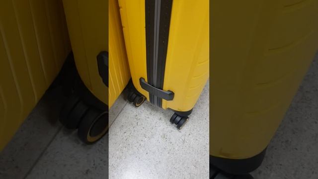 Чемодан на колесах Lcase Madrid желтый смотреть онлайн