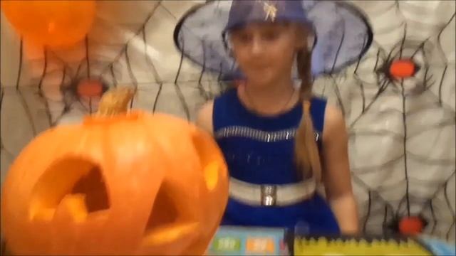 Как отмечают хэллоуин и что это такое ??