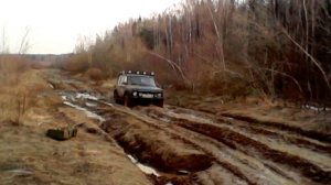 Нива 2131 по весенней грязи