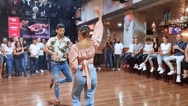 Te Vas Grupo Extra | Daniel y Tom Bachata Dancing смотреть онлайн